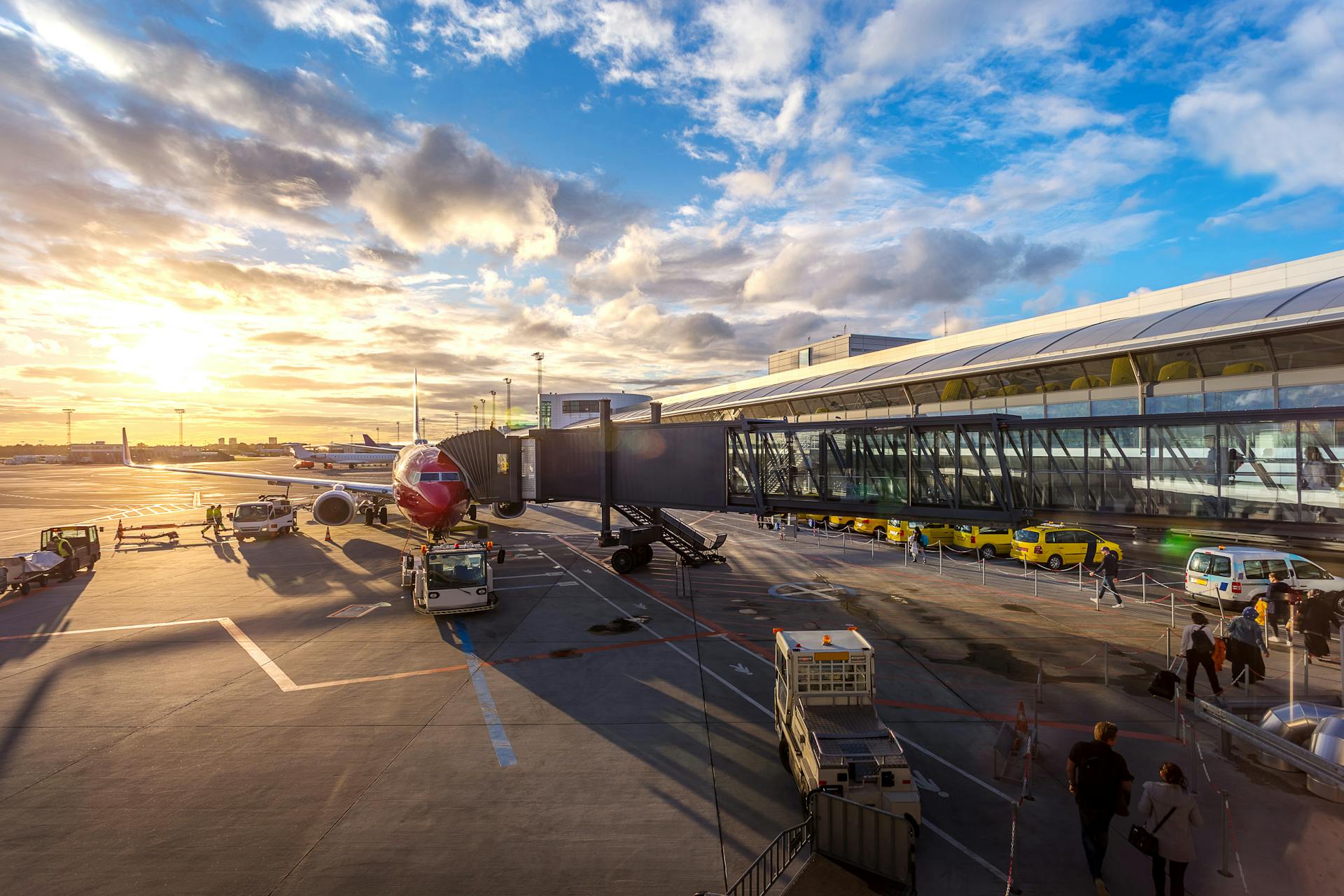 How to Plan Stress Free Airport Transport for Groups